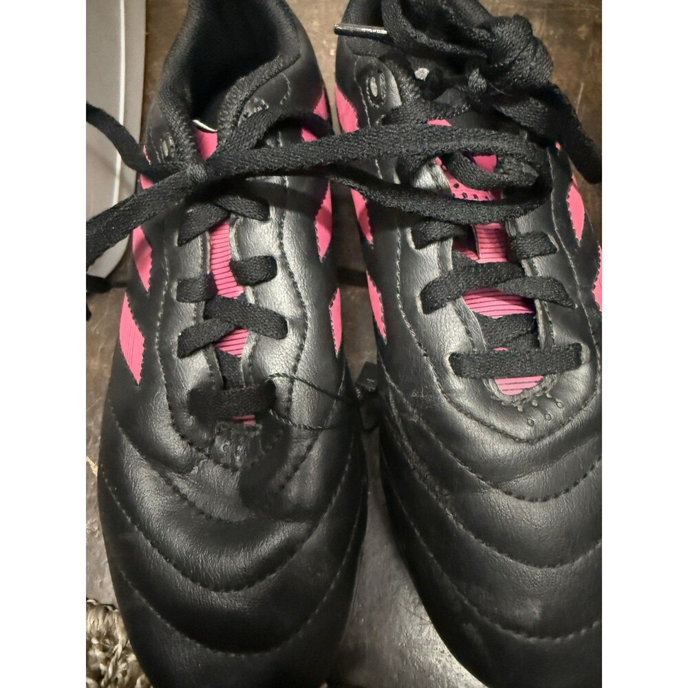 adidas Youth Boys Soccer Cleats Size 3 Black/Pink